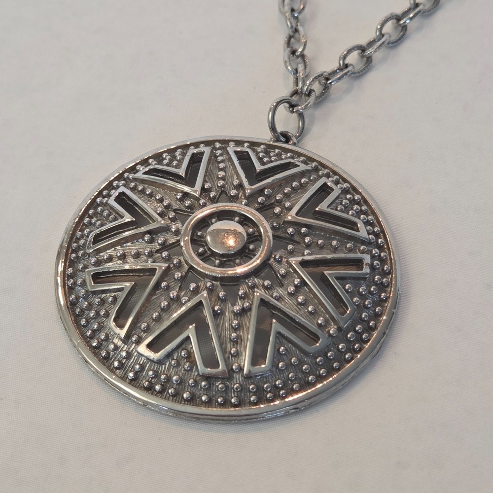 Vintage Lisner Large Round Medallion Pendant‎ Necklace Silver Tone 24" Chain